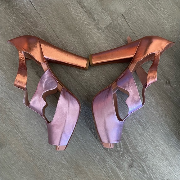 Cynthia Rowley metallic rust and pink sandal heels - Picture 5 of 10
